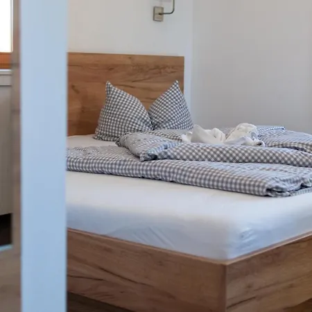 Hotel & 2*