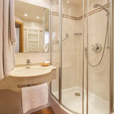 & Hotel 3*