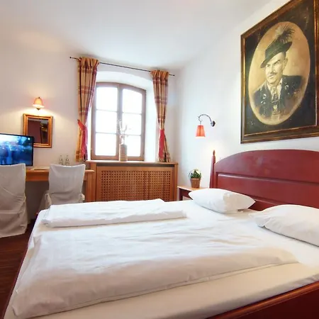 & 3* Baiernrain