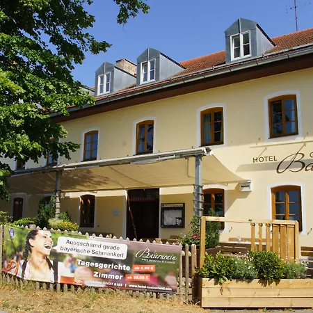 & Szálloda 3*