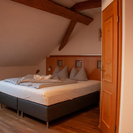 & Szálloda 3*